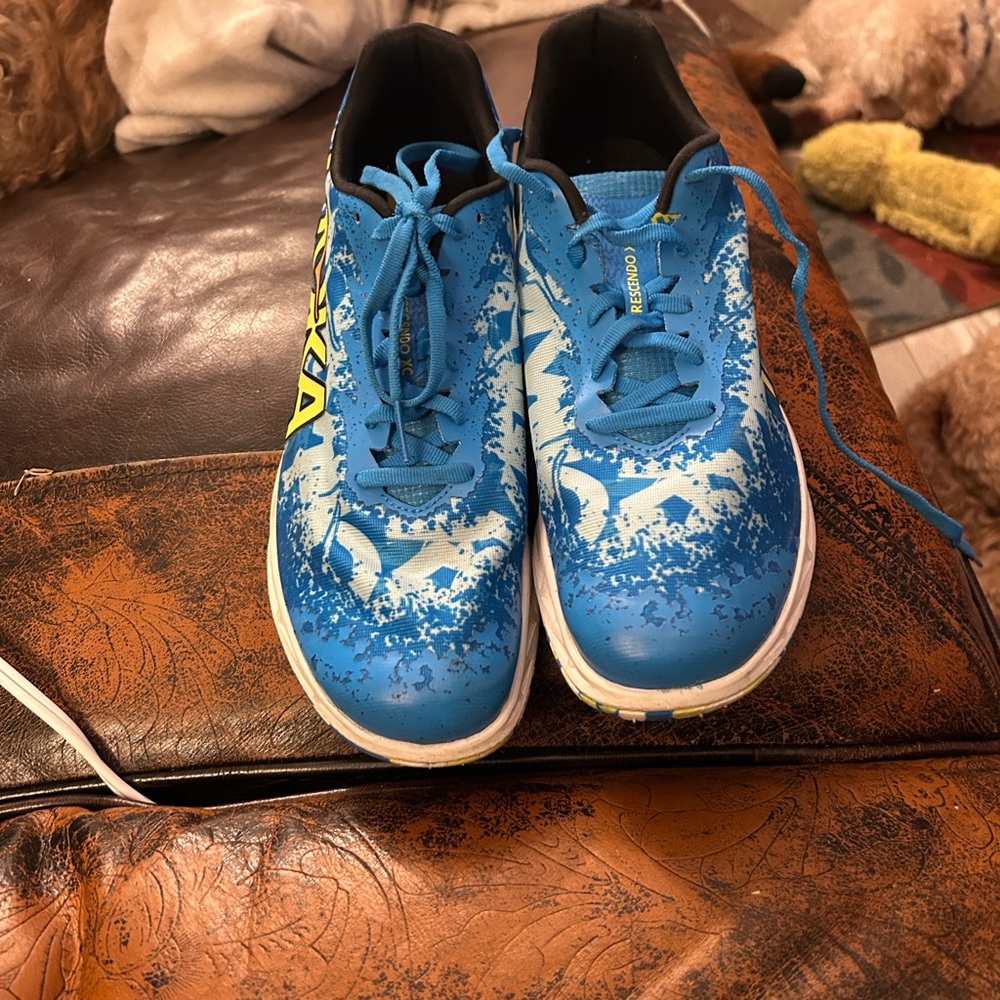 HOkA cresendoXC bought tight on me. No spikes